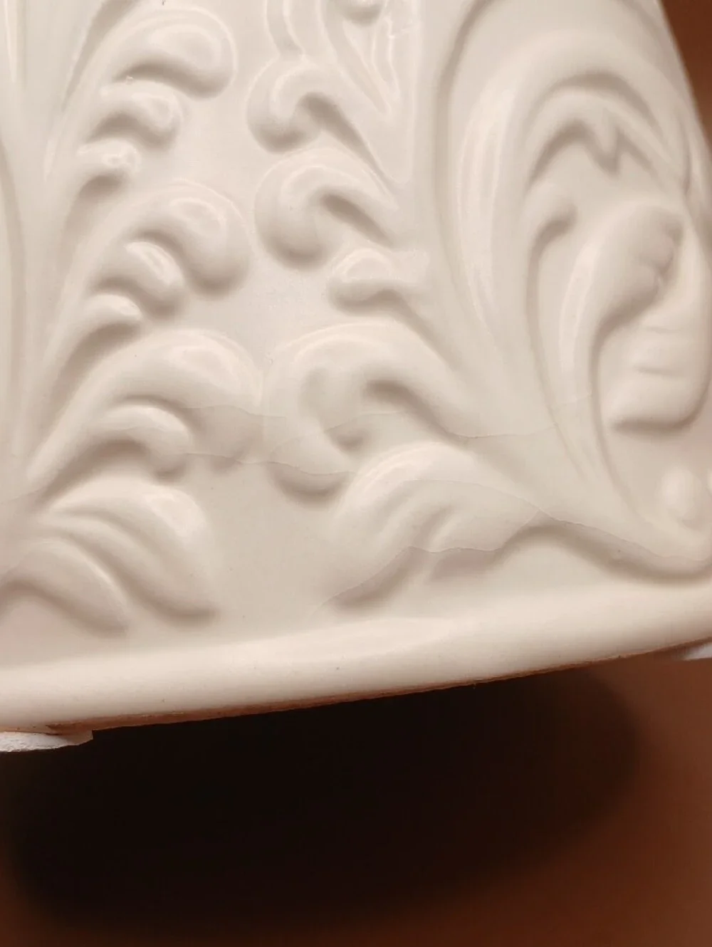 Yankee Candle Ceramic Ivory Embossed Wax Warmer